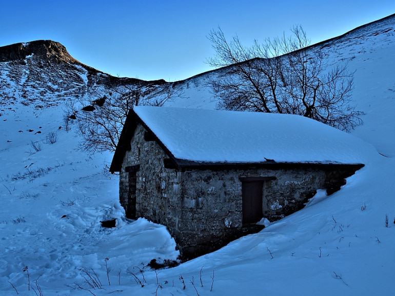 The Capanna del Braiola snowy