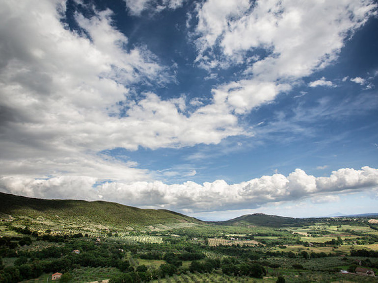 Looming clouds on the sky of Umbria, Italy. Photo by Roberto Taddeo via Flickr