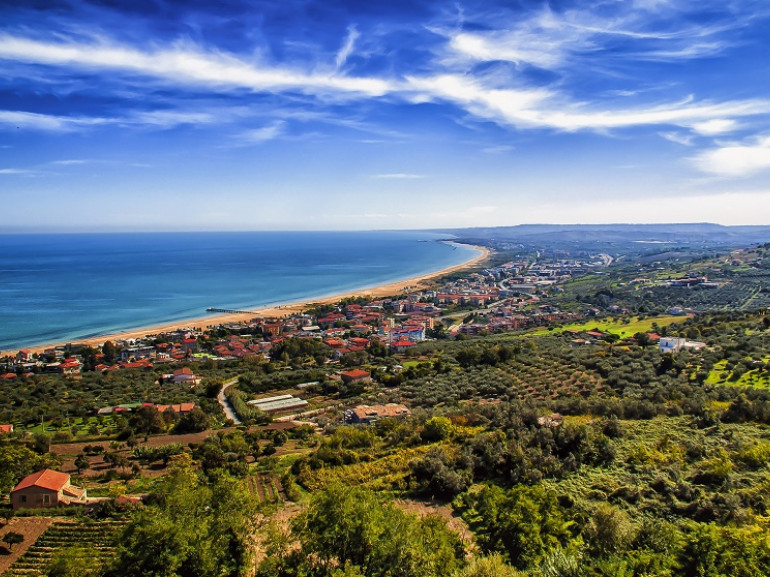 Situated on the edge of the Adriatic coast in a slightly elevated position, Vasto is a city rich in history, with a well preserved center and the crystal clear waters of the area give the possibility, snorkeling and diving, to observe many species of animals and plants. Green guide, Abruzzo