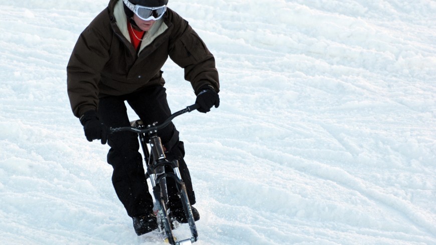 Snow bike con pattini