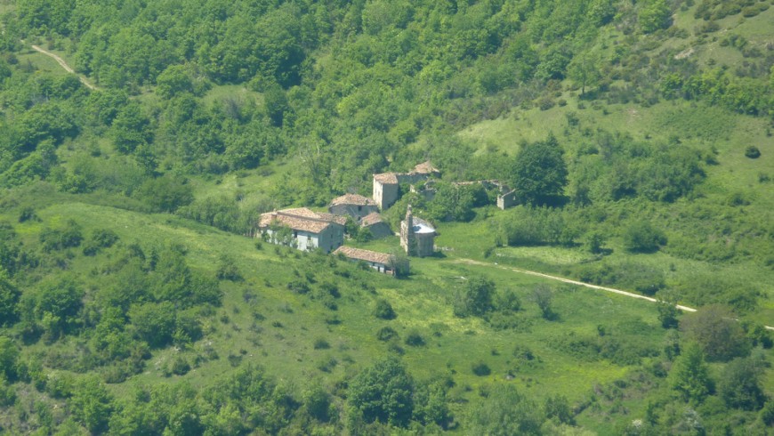 Valle di Piola in the green hills, ph. by moto itinerari, via Flick