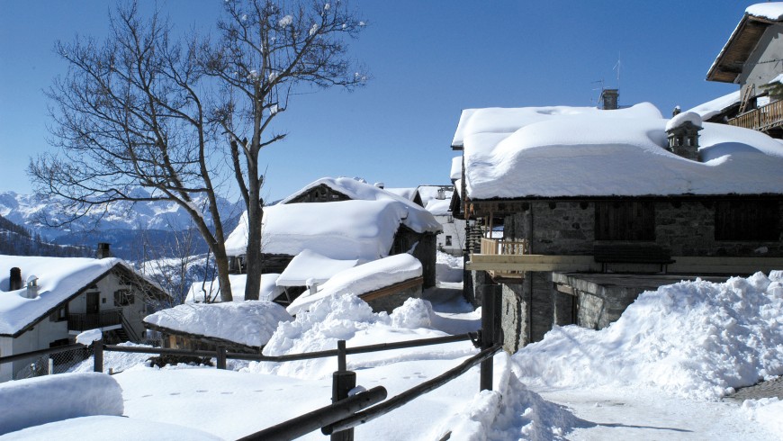 Chamois, the highest place in Aosta Valley, perfect destination for a holiday in the snow, without using your car.