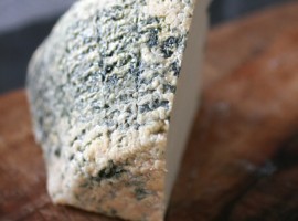 Traditional cheese from Valle Scannese organic farm