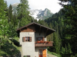 Baita Knopnbolt Hött, Lagorai, Trentino, Italy