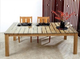 Table made of pallets and glass