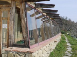 Organic farmhouse Panta Rei, an exemple of how straw houses can become an eco-friendly accommodations