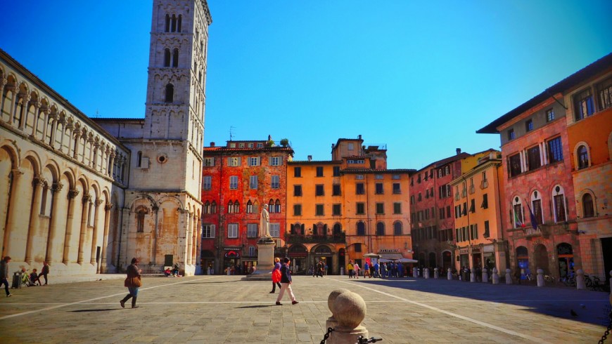Lucca, a city to discover by bike