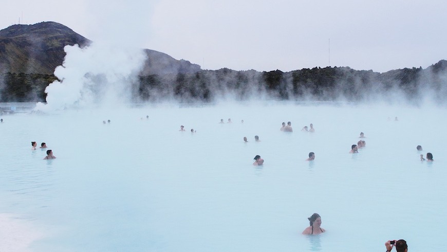 A thermal bath: an idea to experience water and find happiness