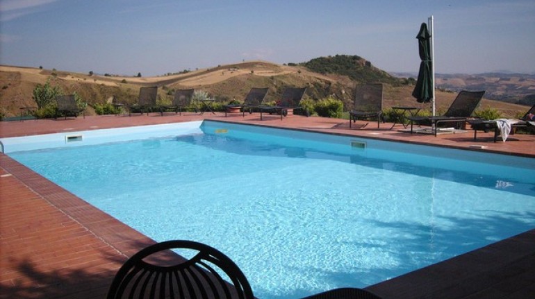 An organic farm surrounded by 9 hectares of vineyards and olive groves, in the heart of Madonie Park, Sicily