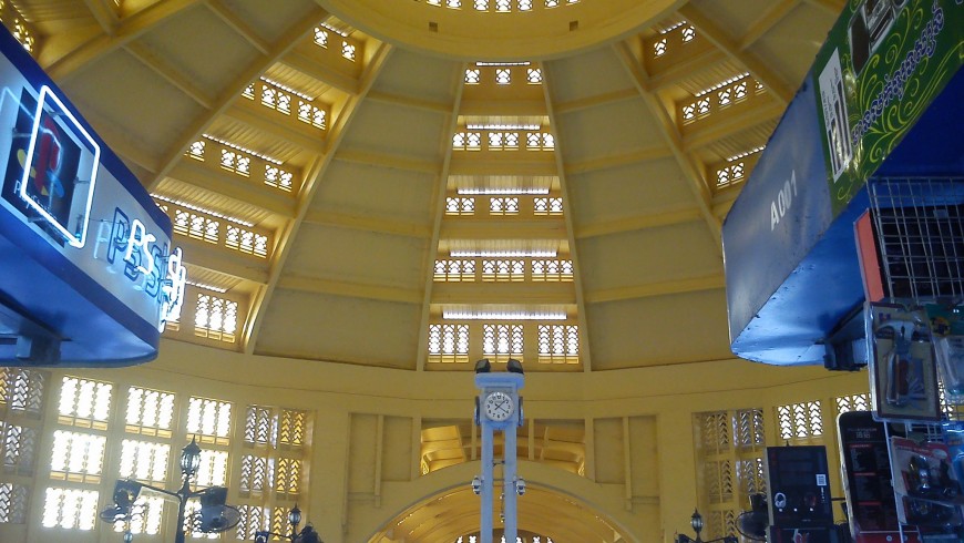 The interior of the Phnom Penh Central Market