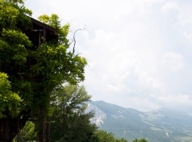 An eco-friendly tree house in Abruzzo