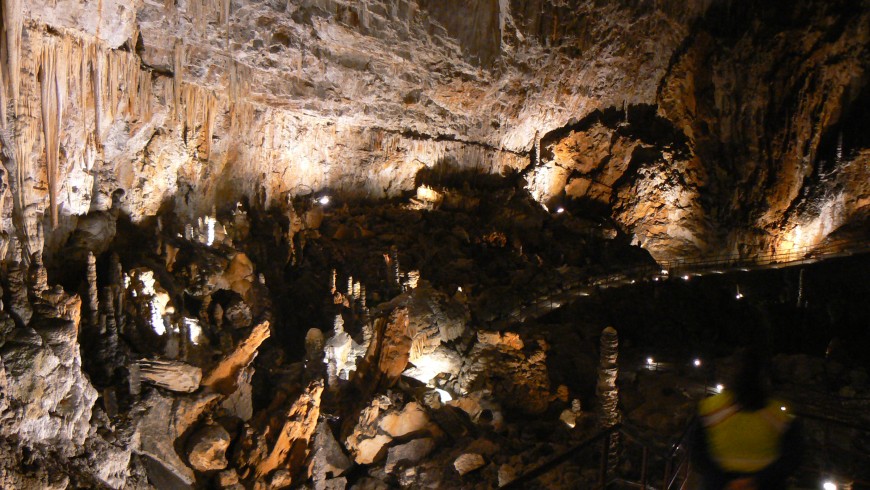 The Giant Cave, underground wonders, photo by Wikimedia Commons