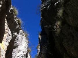 A glimpse of the blue sky from Celano's ravines, photo by Wikimedia Commons