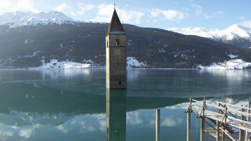 Lake Resia surrounded by peace, hidden wonders, photo by Wikimedia Commons