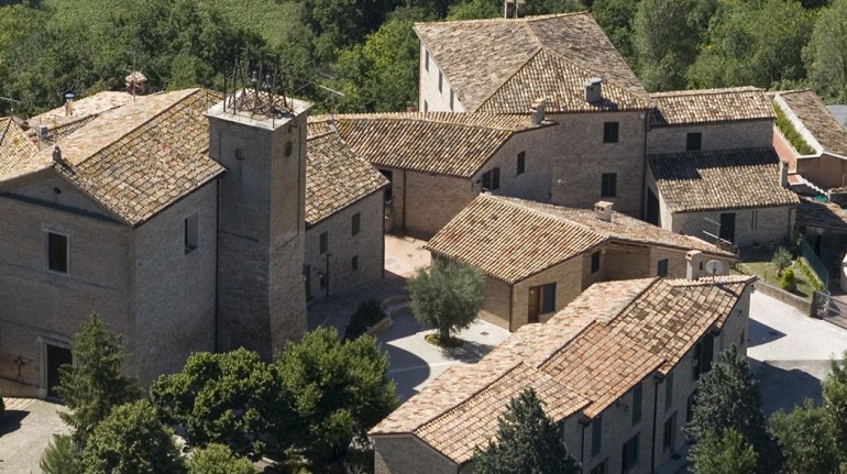 Casa Oliva, in the medieval village of Bargni Serrungarina