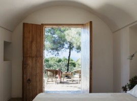 Bedroom, tenuta Borgia, old villages