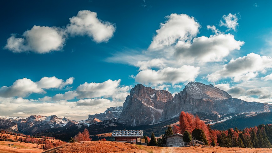 South Tyrol, green vacation, photo by Nicolò di Giovanni via Unsplash