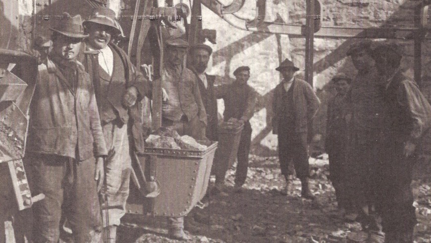 Historical picture of the miners of Cogne
