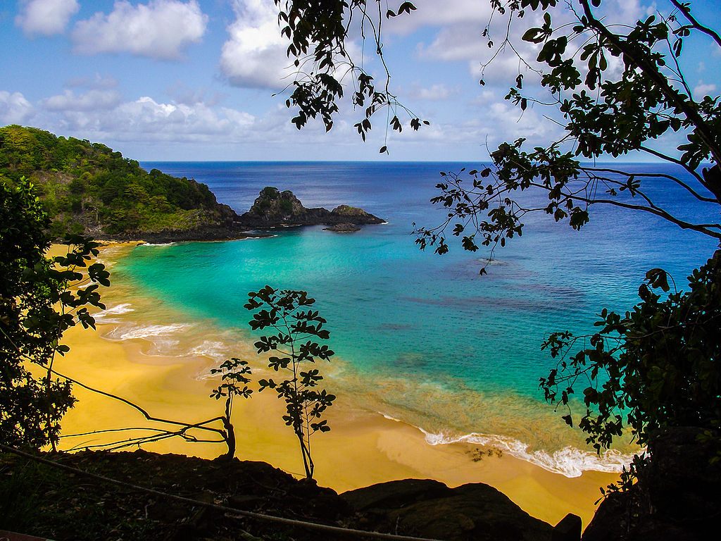 Praia do Sanho, na Baía do Sancho, em Fernando de Noronha