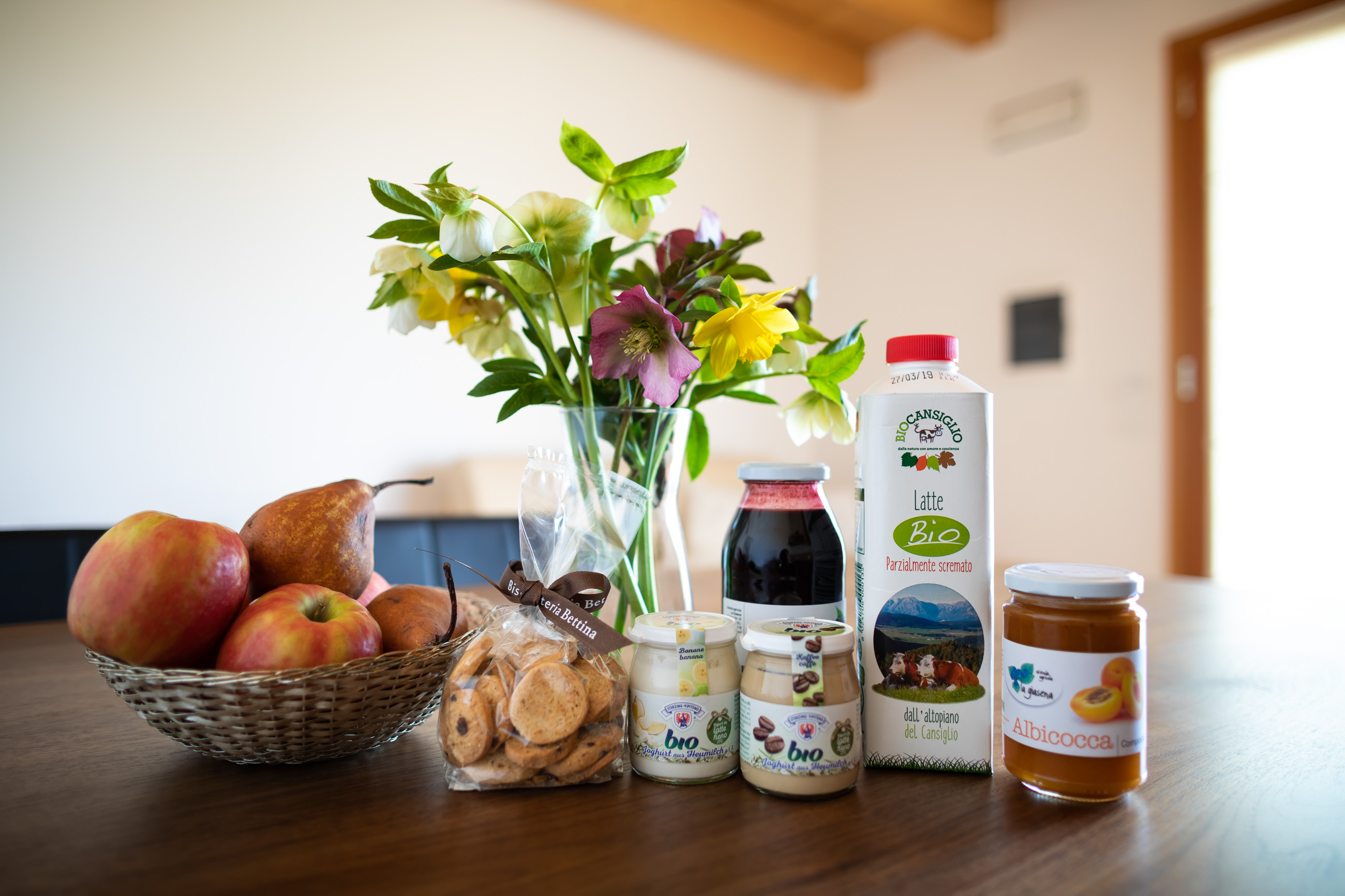 Local products at the eco-friendly house Casa Fiorindo: Artisanl Biscuit, compote, organic milk, fruits