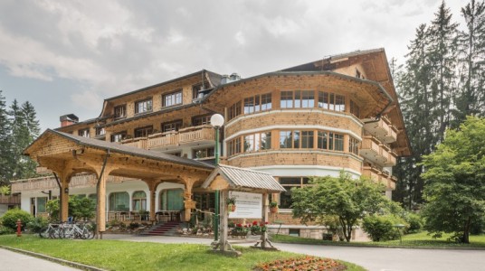 the building of hotel and glamping Ribno