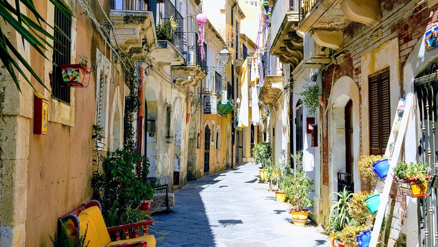 The coloured alleys in Ortigia.