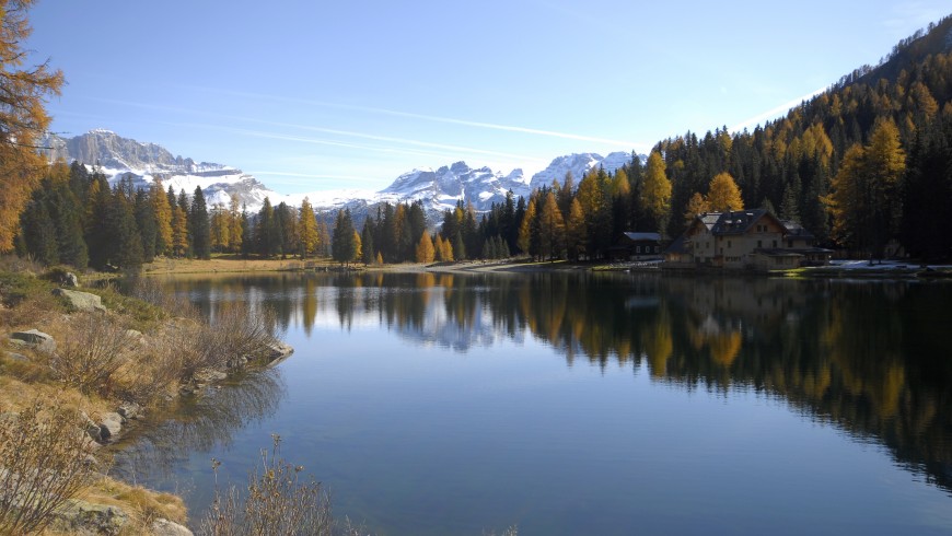 stuuning view of lake in autumn