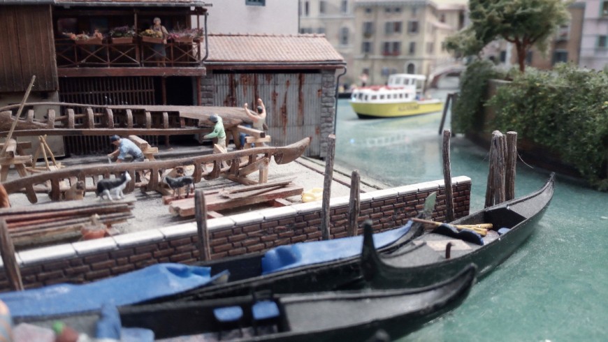 Craftsmen who build gondolas in Venice, miniature representation of Miniatur Wunderland