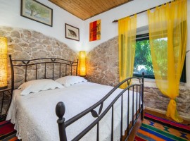 Eco-friendly rural house Bacinska lakes