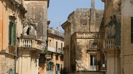 Alley in Lecce with Lecce stone and Baroque architecture