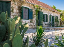 Eco-friendly rural house Bacinska lakes