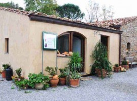 taste the typical manna in this farmhouse
