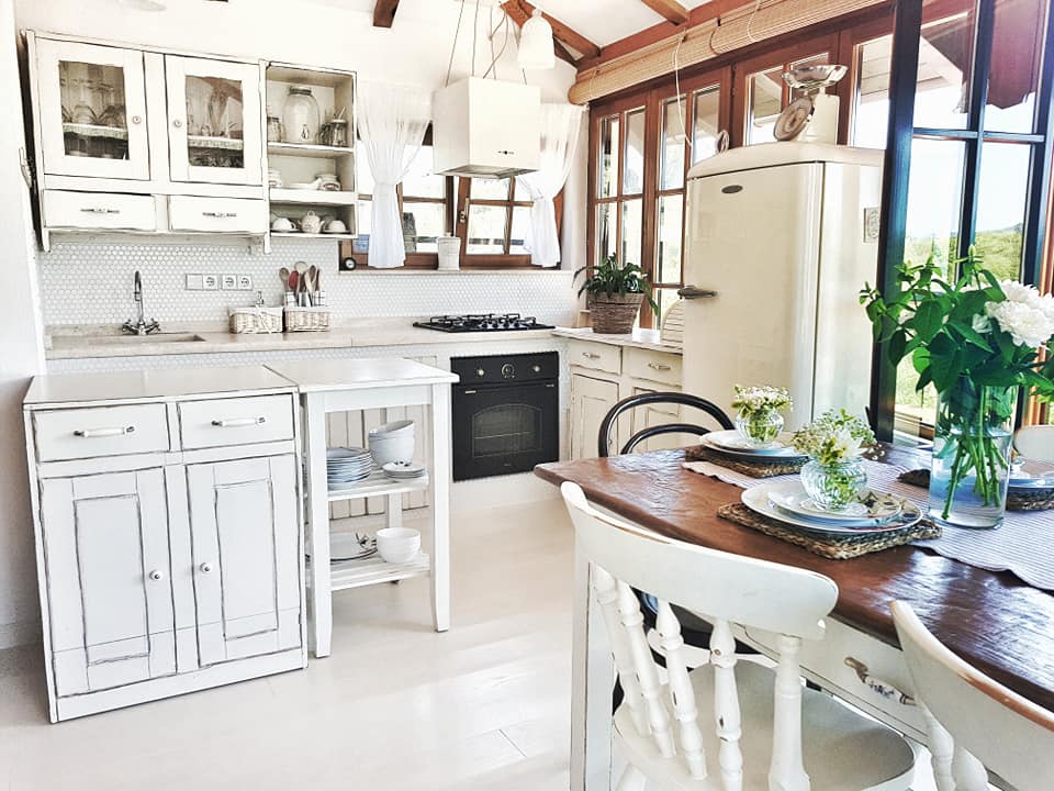 Photo: redesign of an old furniture. Source; Holiday home enchanting hill.
