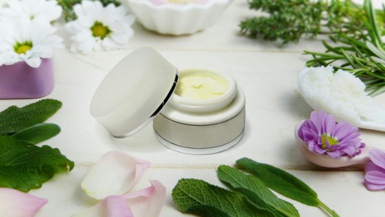 5 Advantages of Choosing Eco-Friendly Cosmetics