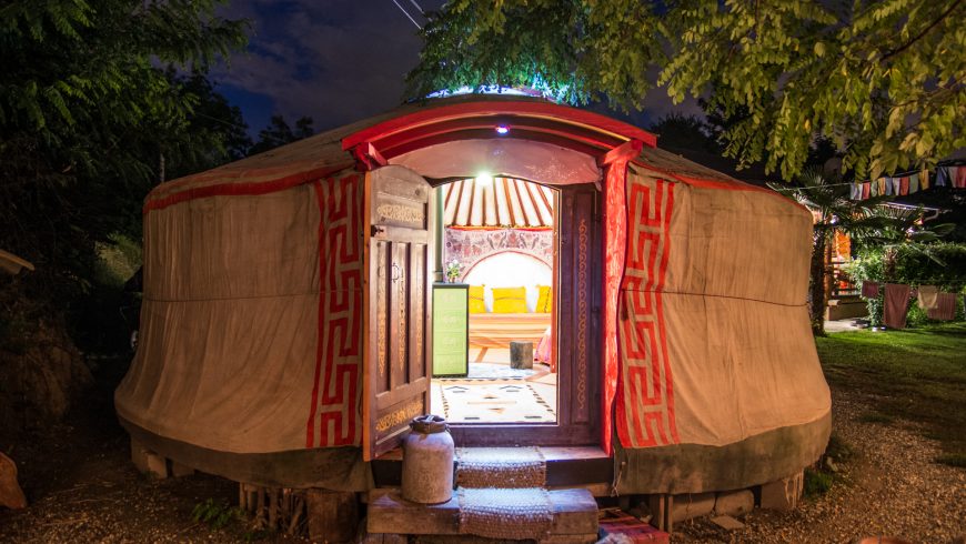 yurt tents to try in italy