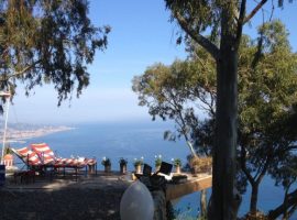 A romantic weekend in nature, overlooking the Ligurian sea
