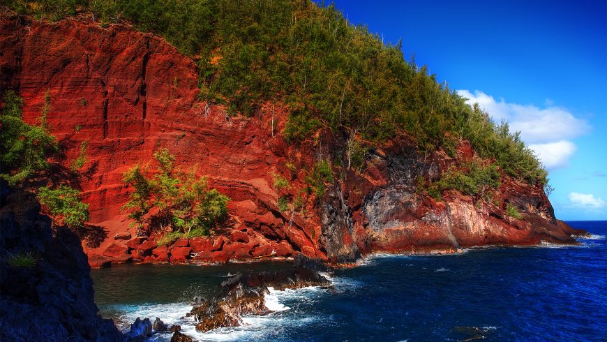 Kaihalulu's red and black rocks and deep blue sea