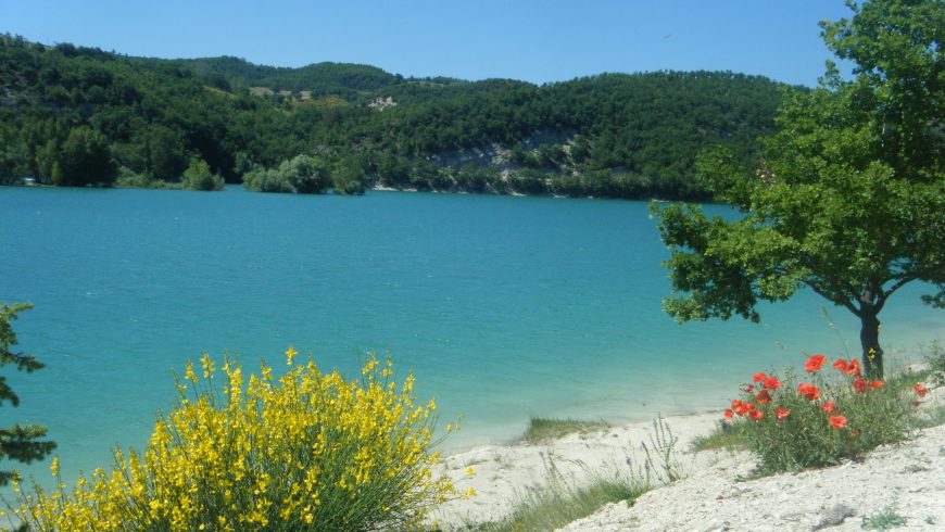blue water in Fiastra Lake