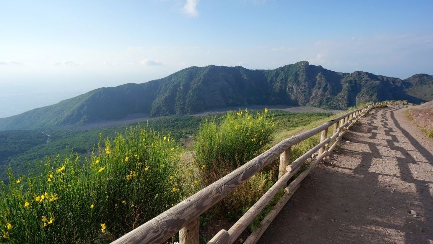 path in vesuvio natural park