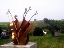 Sculpture and art in Cà la Ghironda park