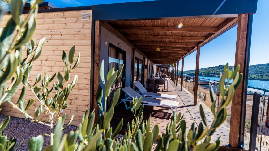 Seafront wood camping villa