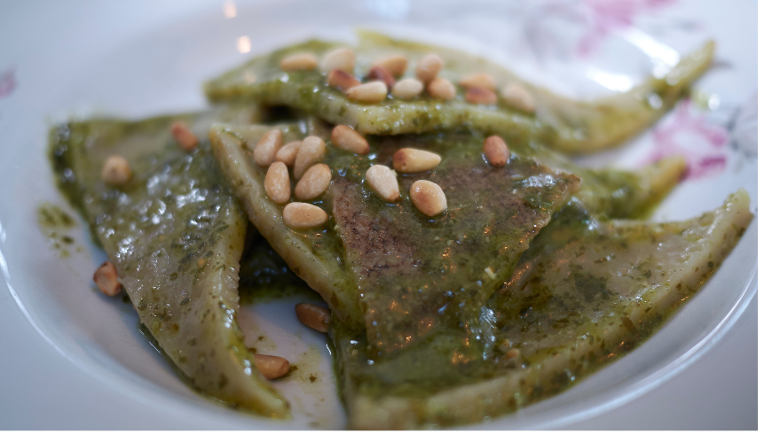 Italian recipe: testaroli with pesto