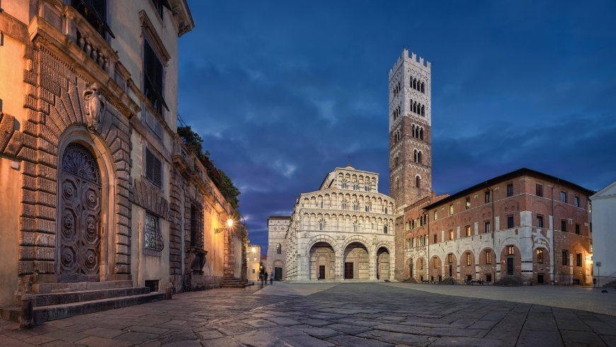piazza san martino, the last stop in the walking tour in lucca