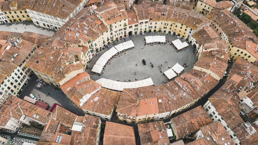 Piazza dell'anfiteatro, one of the symbols of lucca
