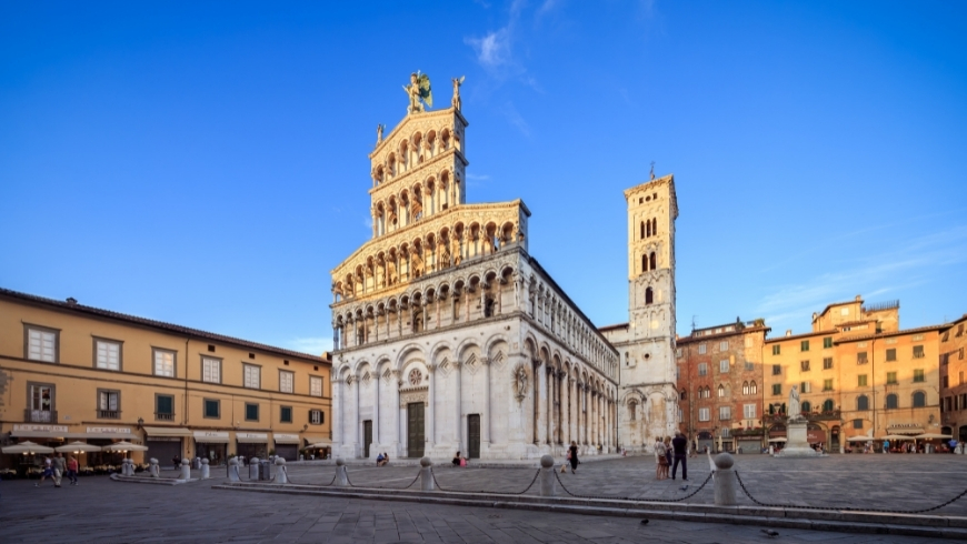 piazza san michele, third stop of the walking itinerary in Lucca