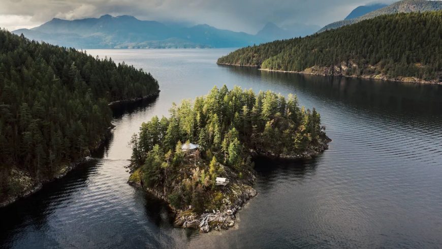 Holiday in a private island in Canada