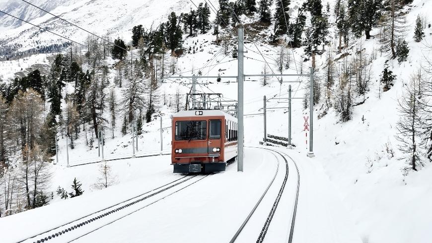 Go skiing by train to Zermatt