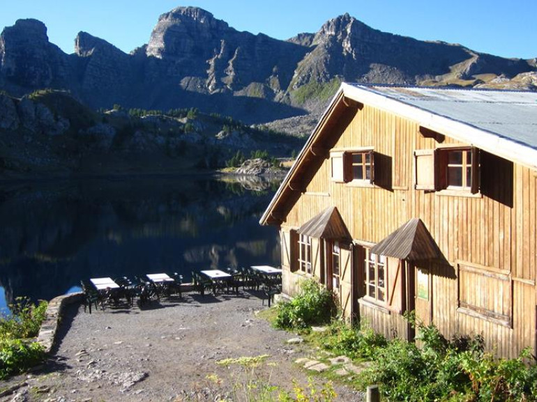 Refuge of Lake Allos, an authentic and rustic mountain refuge.