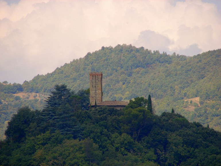A fortress which dominates the Tevere Valley on the Umbrian side, photo by the fattina via Flickr