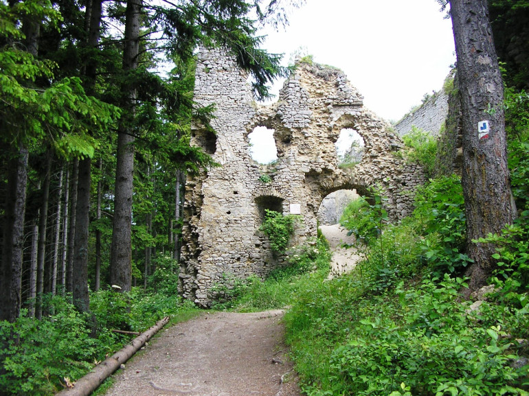 Lietava Castle enter gate 